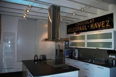 Cuisine ou kitchenette dans l'établissement Villa spacieuse à Noailhac avec piscine privée