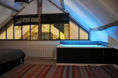 Plan de l'établissement Villa spacieuse à Noailhac avec piscine privée