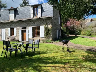 Jardin de l'établissement Charmant appartement jardin/parking privé 4 personnes