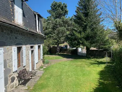 Jardin de l'établissement Charmant appartement jardin/parking privé 4 personnes