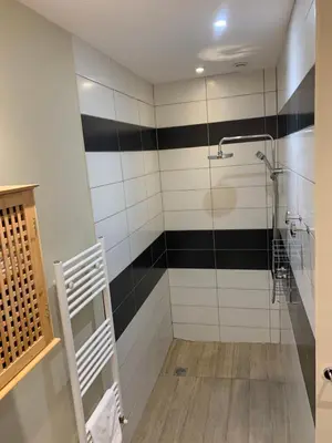 Salle de bains dans l'établissement Charmant appartement jardin/parking privé 4 personnes