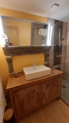 Salle de bains dans l'établissement Chez Maritou