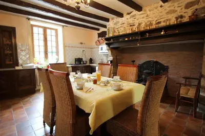Cuisine ou kitchenette dans l'établissement La ferme de lapeyrousse