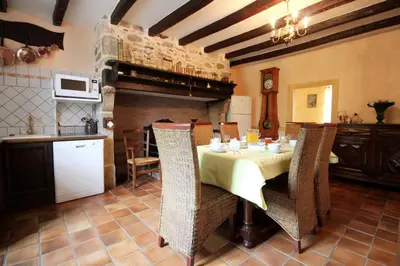Cuisine ou kitchenette dans l'établissement La ferme de lapeyrousse