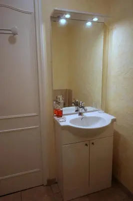 Salle de bains dans l'établissement La ferme de lapeyrousse