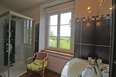Salle de bains dans l'établissement Le gueraudier