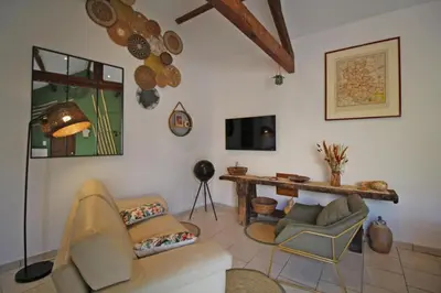 Télévision ou salle de divertissement dans l'établissement Le clos sainte marie