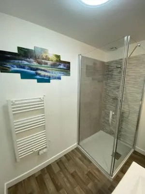 Salle de bains dans l'établissement L'Etape Zen