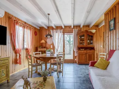 Télévision ou salle de divertissement dans l'établissement Holiday Home Le Noisetier by Interhome
