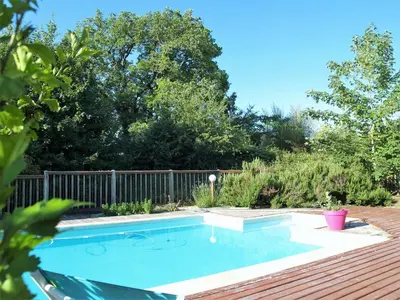 Piscine de l'établissement Holiday Home Le Noisetier by Interhome ou située à proximité