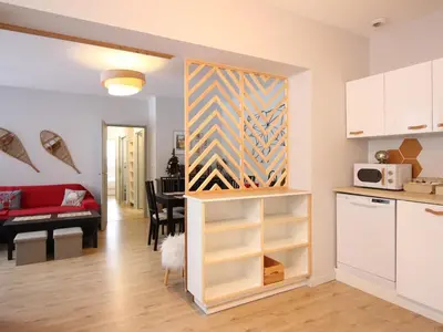 Cuisine ou kitchenette dans l'établissement Bel appartement T3 au Mont-Dore avec parking et WiFi - FR-1-608-240