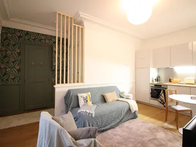 Cuisine ou kitchenette dans l'établissement Mont-Dore Centre: Bel Appartement T2 au Pied des Thermes avec Wifi - FR-1-608-241