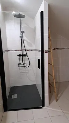 Salle de bains dans l'établissement CHAMBRES D HÔTES CHEZ SYLVIE et Daniel