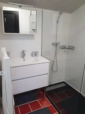Salle de bains dans l'établissement Petite maison type Loft en plein bourg d'Ambazac
