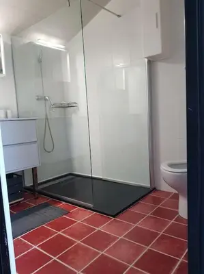 Salle de bains dans l'établissement Petite maison type Loft en plein bourg d'Ambazac