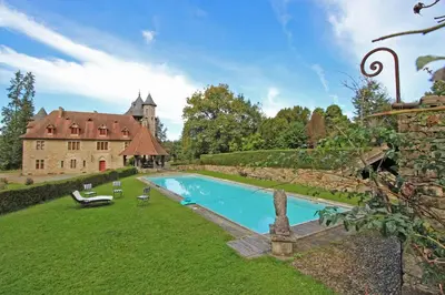 Piscine de l'établissement Marie antoinette ou située à proximité