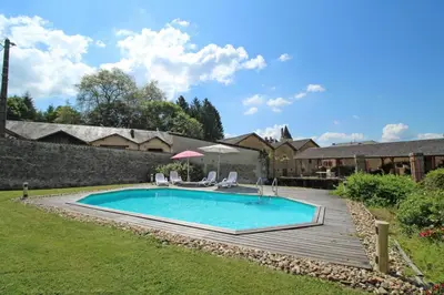 Piscine de l'établissement L'orangerie ou située à proximité