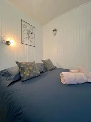 Un ou plusieurs lits dans un hébergement de l'établissement Casa Cloutiers #1, #2 & #3 - Jolis Studios - Emplacement Idéal Hyper Centre Brive