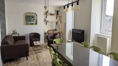 Télévision ou salle de divertissement dans l'établissement Le Puy de Côme