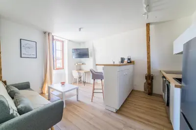 Cuisine ou kitchenette dans l'établissement Logis Cosy sur la Guierle - 1 Chambre