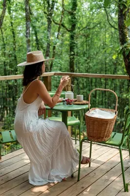Clients de l'établissement Wabi sabi lodge - spa&sauna privatif - forêt
