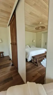 Un ou plusieurs lits dans un hébergement de l'établissement Wabi sabi lodge - spa&sauna privatif - forêt