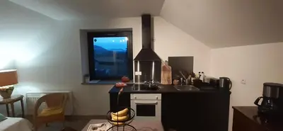 Cuisine ou kitchenette dans l'établissement La Pierre des Volcans Chaleureux Calme Champêtre
