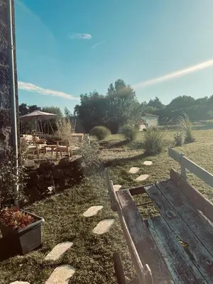 Jardin de l'établissement La Pierre des Volcans Chaleureux Calme Champêtre