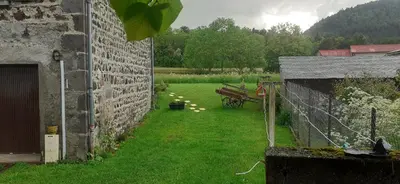 Jardin de l'établissement La Pierre des Volcans Chaleureux Calme Champêtre