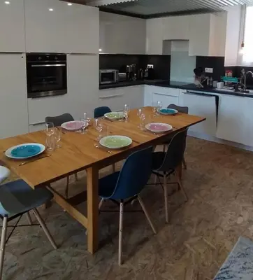 Cuisine ou kitchenette dans l'établissement L’Audacieuse, maison atypique