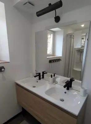 Salle de bains dans l'établissement L’Audacieuse, maison atypique