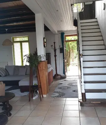 Coin salon dans l'établissement Maison de bourg