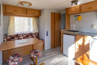 Cuisine ou kitchenette dans l'établissement CAMPING LES PAILLOTES