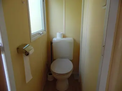 Salle de bains dans l'établissement CAMPING LES PAILLOTES