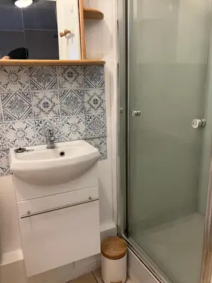 Salle de bains dans l'établissement Le Mont Dore Résidence Cottage rez de chausse