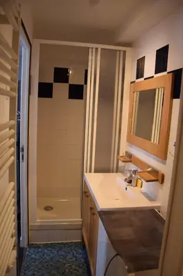 Salle de bains dans l'établissement Le Nid du Sancy - 5P - Proche station de ski