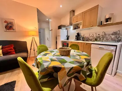 Cuisine ou kitchenette dans l'établissement Villa La Butte, Appartements Chaleureux au Cœur de La Bourboule
