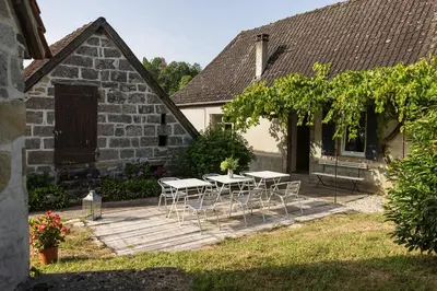 Jardin de l'établissement Gîte de la Gare aux Fleurs
