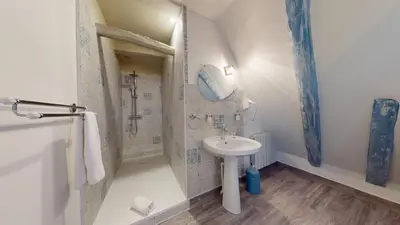 Salle de bains dans l'établissement Demeure du Vallon - Chambres d'Hôtes de Charme