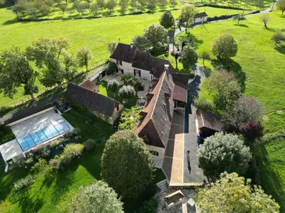 Piscine de l'établissement Demeure du Vallon - Chambres d'Hôtes de Charme ou située à proximité