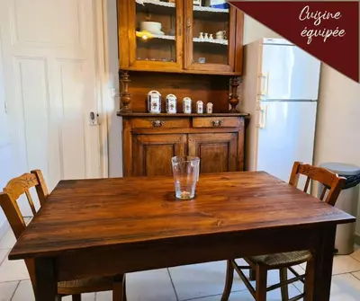 Cuisine ou kitchenette dans l'établissement VILLA ANNEE 30 Rénovée ,Terrasse et Jardin