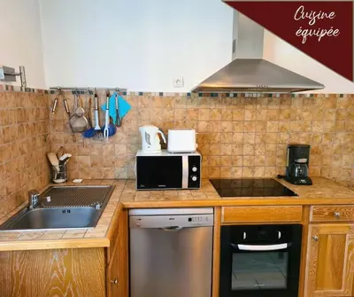 Cuisine ou kitchenette dans l'établissement VILLA ANNEE 30 Rénovée ,Terrasse et Jardin