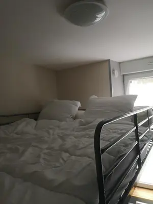 Un ou plusieurs lits dans un hébergement de l'établissement Appartement idéalement situé