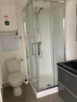 Salle de bains dans l'établissement 99 BIS FP