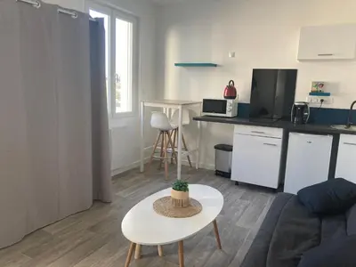 Cuisine ou kitchenette dans l'établissement 99 BIS FP