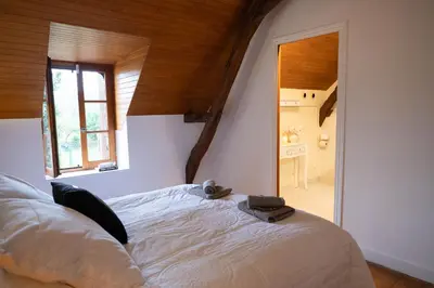 Un ou plusieurs lits dans un hébergement de l'établissement Charme & piscine chauffée Périgord Noir