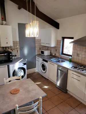 Cuisine ou kitchenette dans l'établissement Gîte dans camping 4 étoiles