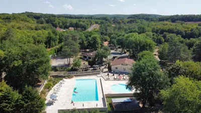 Piscine de l'établissement Chambre en foret ou située à proximité