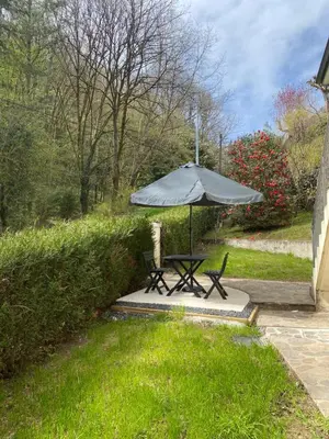 Jardin de l'établissement Chez Julie petit appartement une chambre rez jardin maison