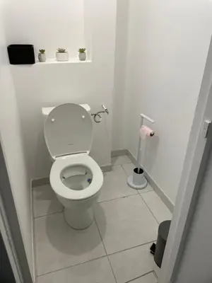 Salle de bains dans l'établissement Chez Julie petit appartement une chambre rez jardin maison